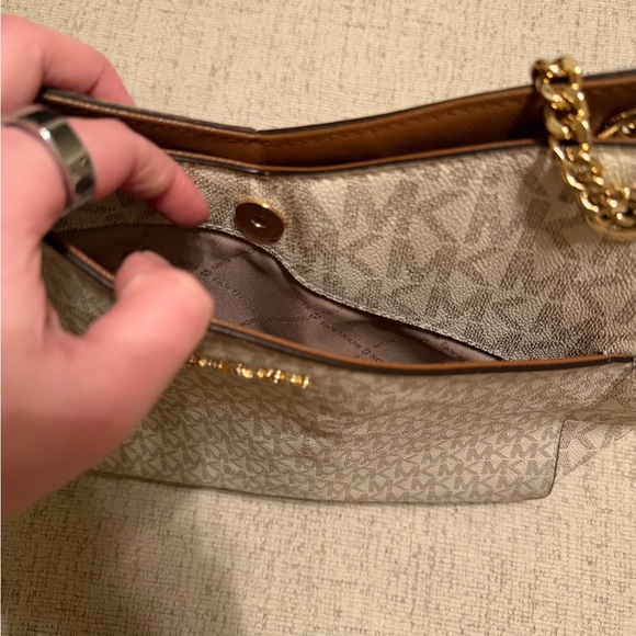 Michael Kors Cream and Gold Shoulder Bag - Picture 5 of 15